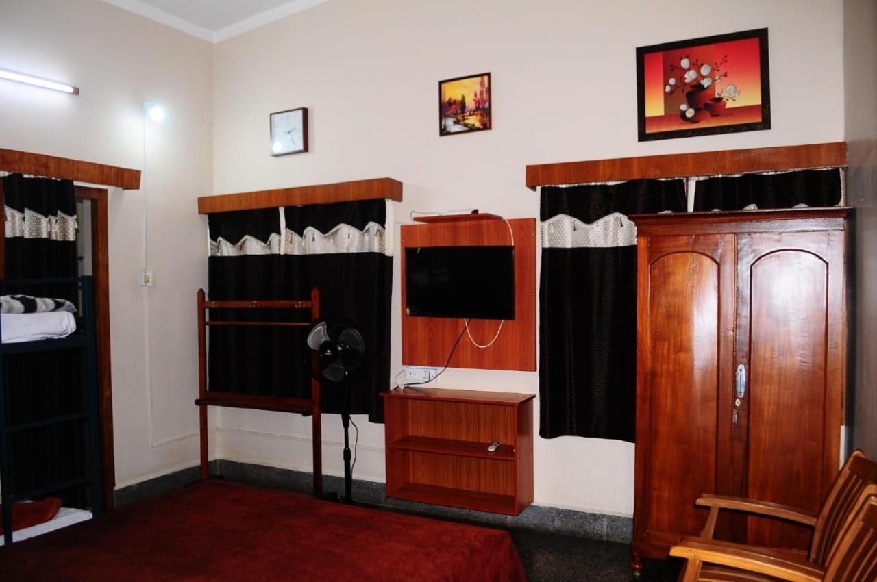 קונור Park Corner Home Stay מראה חיצוני תמונה